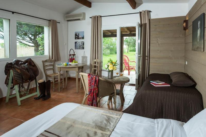 Mas Des Salicornes Hotel Saintes-Maries-de-la-Mer Bagian luar foto