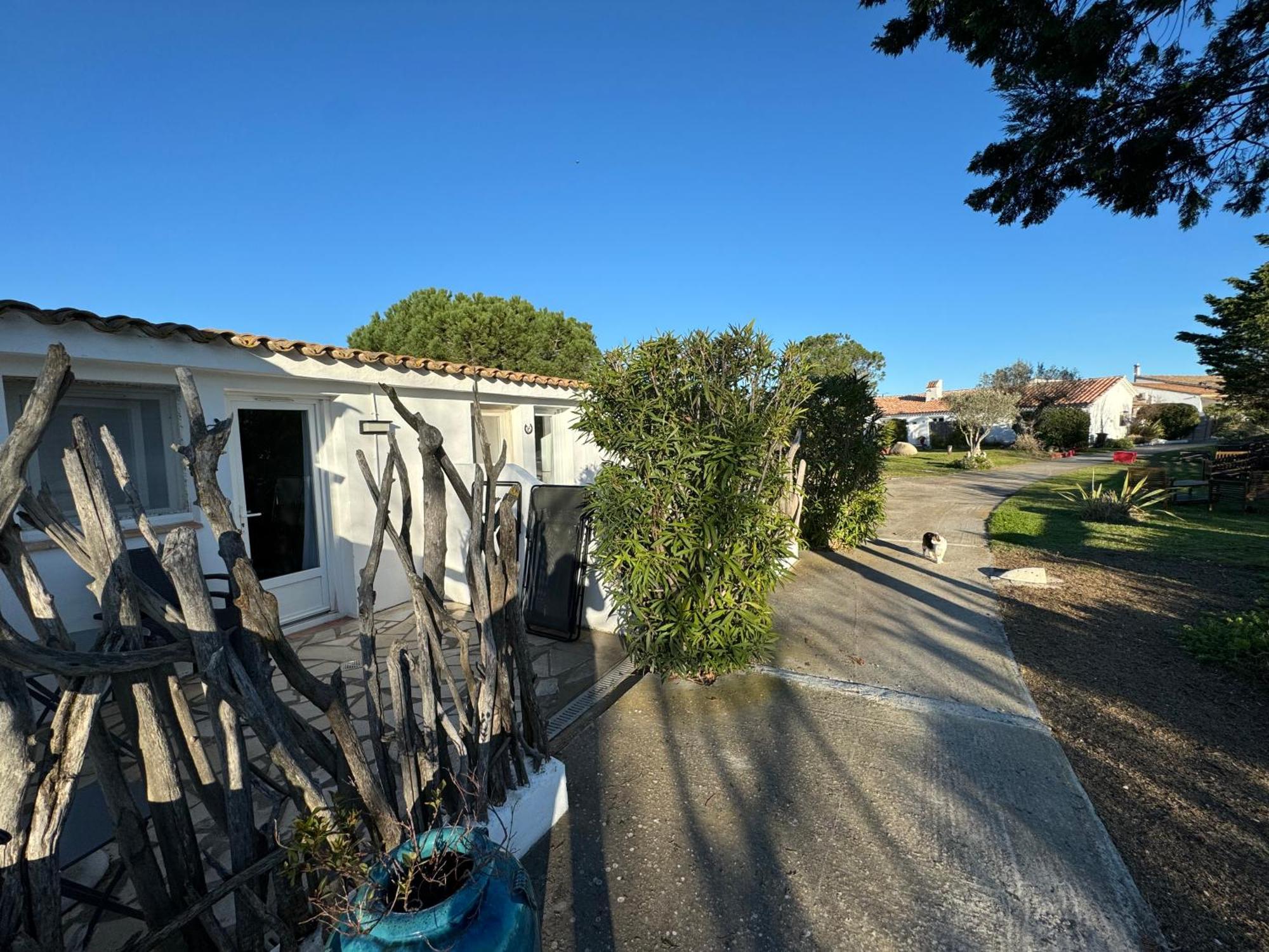 Mas Des Salicornes Hotel Saintes-Maries-de-la-Mer Bagian luar foto