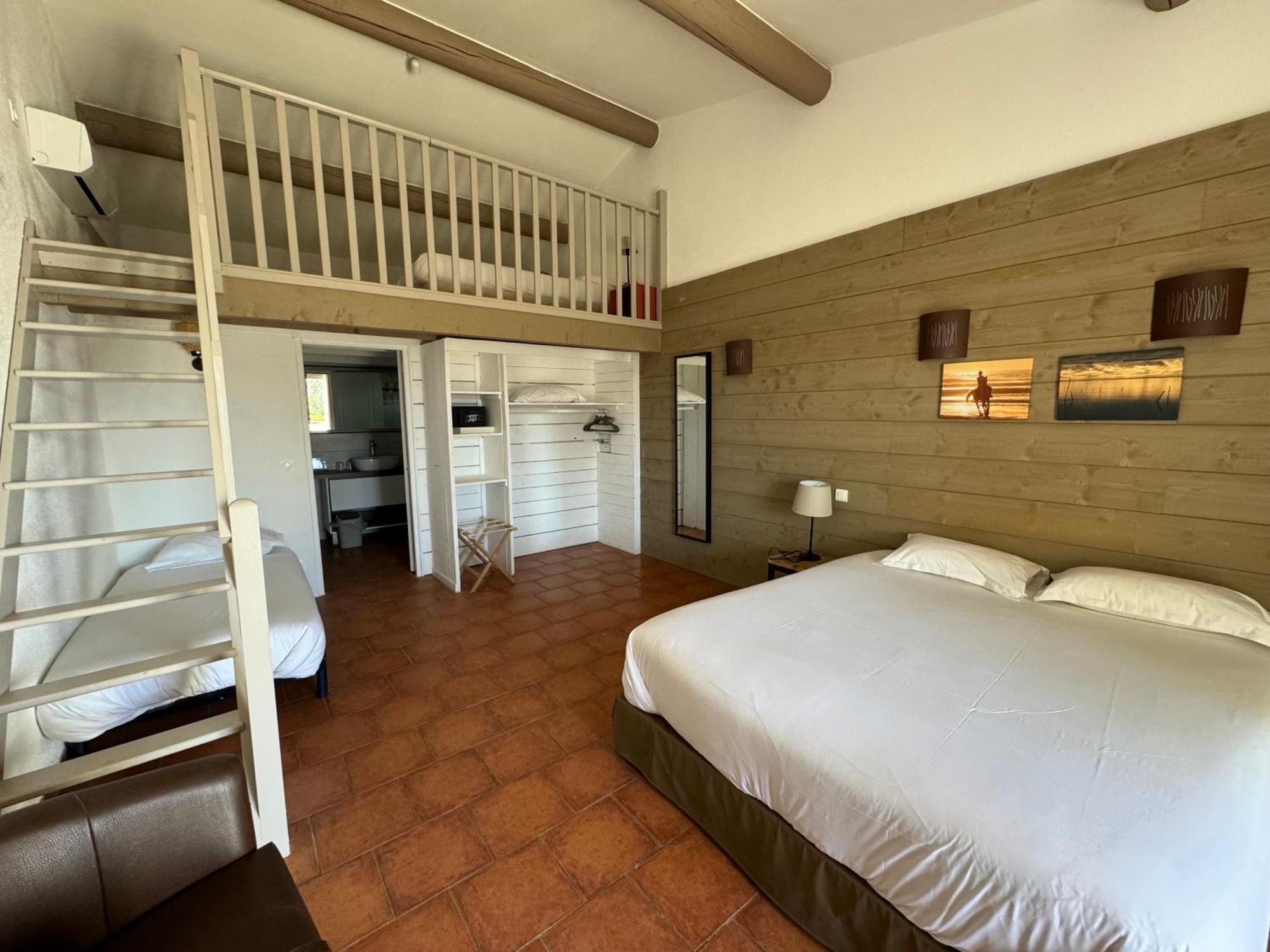 Mas Des Salicornes Hotel Saintes-Maries-de-la-Mer Bagian luar foto