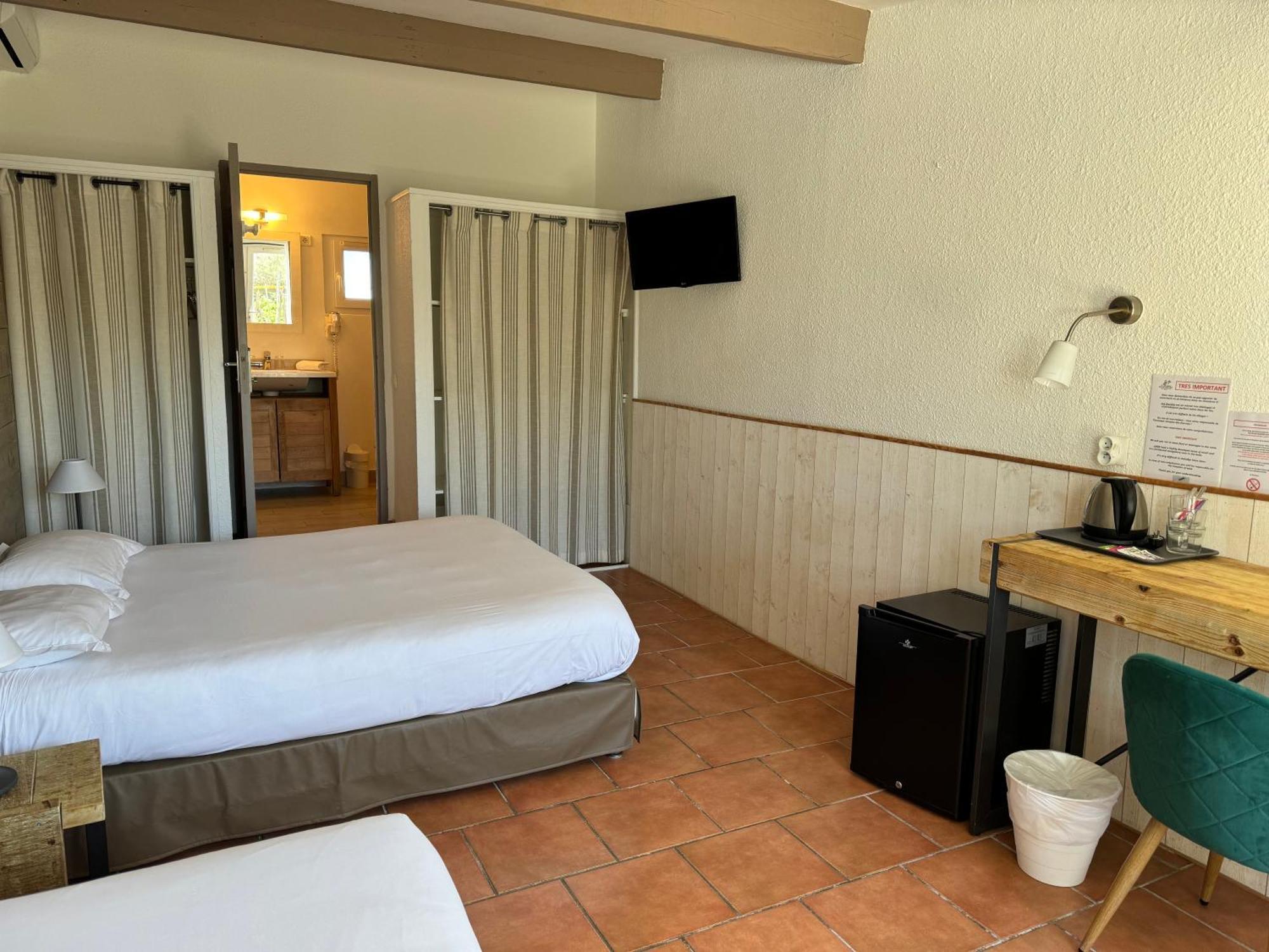Mas Des Salicornes Hotel Saintes-Maries-de-la-Mer Bagian luar foto