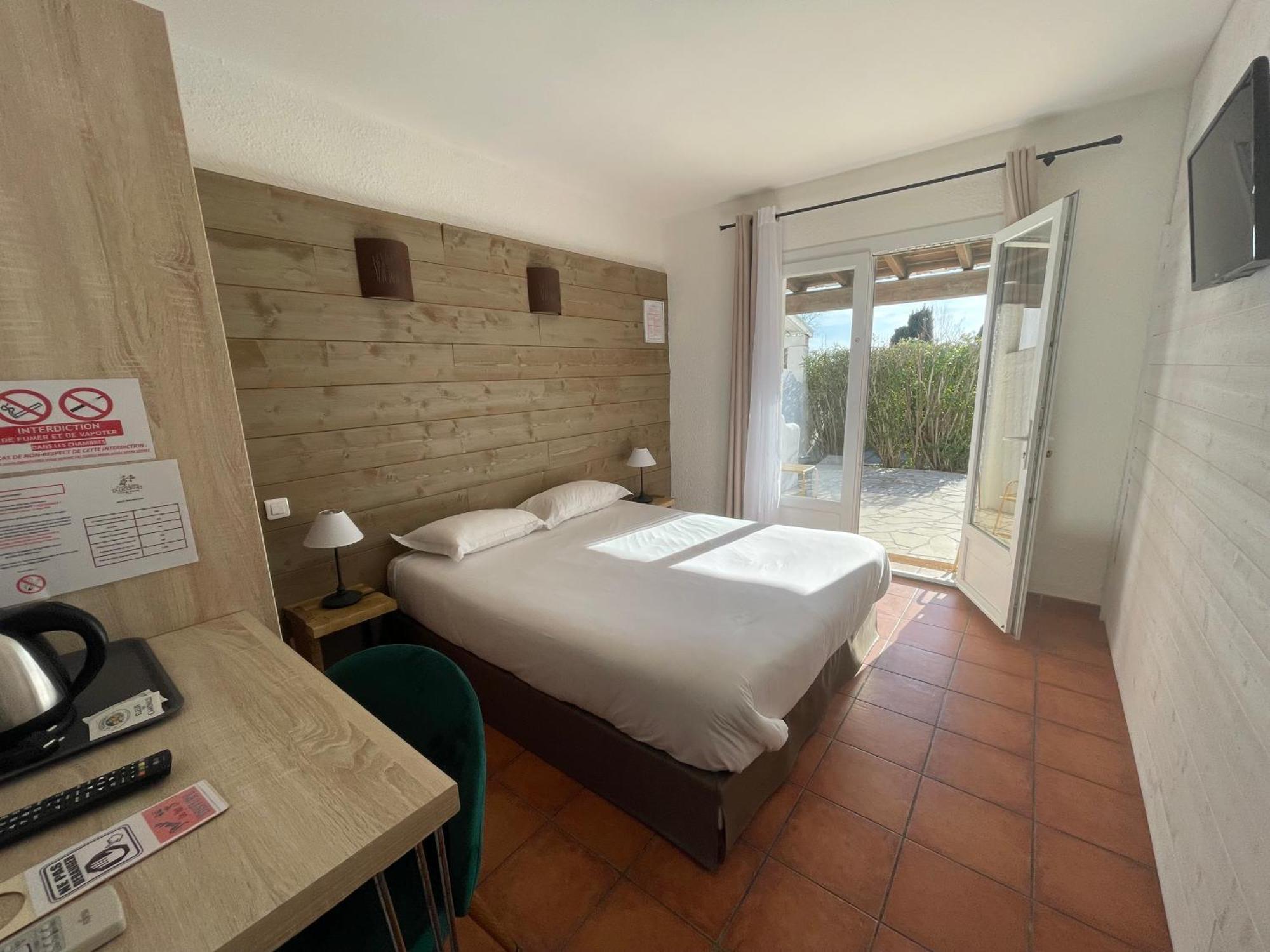 Mas Des Salicornes Hotel Saintes-Maries-de-la-Mer Bagian luar foto