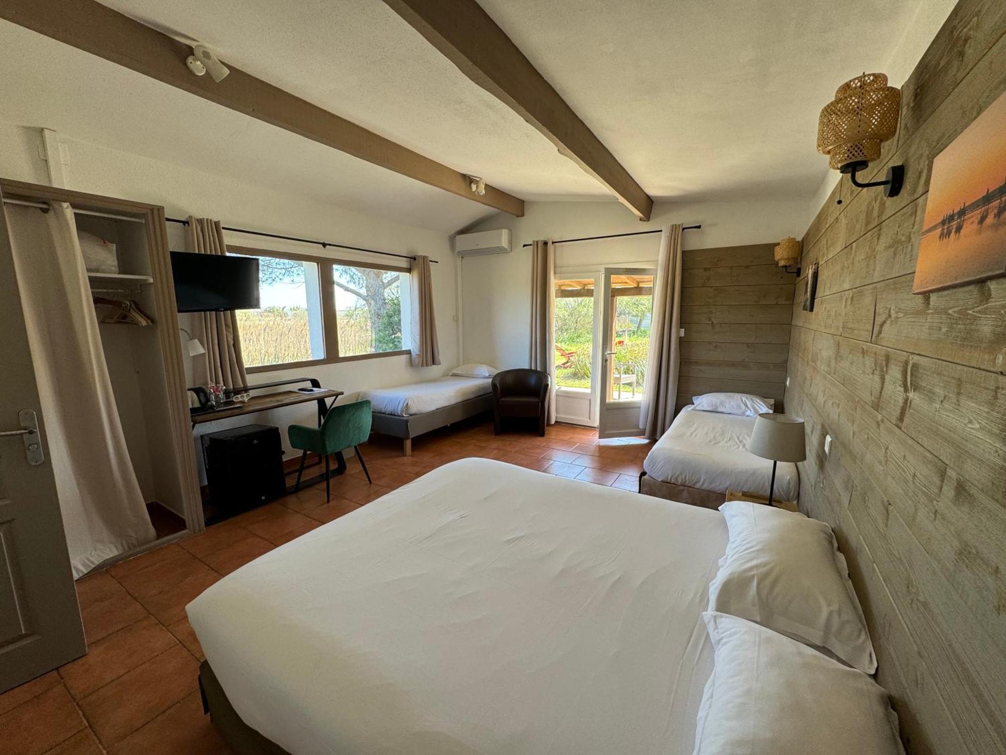 Mas Des Salicornes Hotel Saintes-Maries-de-la-Mer Bagian luar foto