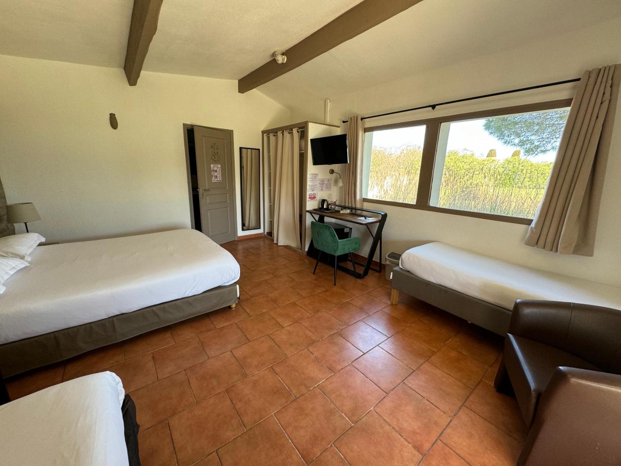 Mas Des Salicornes Hotel Saintes-Maries-de-la-Mer Bagian luar foto